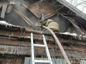 В Борском районе из горящего дома спасли мужчину