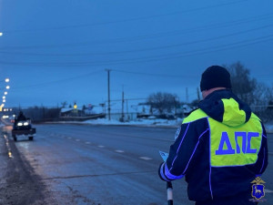 В Волжском районе пьяный без прав ехал на машине матери