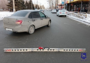В Центральном районе Тольятти водитель проехал на красный свет и сбил женщину