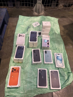 Самарские таможенники изъяли 438 единиц цифровой техники торговой марки «Apple»