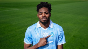 Нигерийский нападающий Джеффри Чинеду пополнил состав «Крыльев Советов». Соглашение с футболистом рассчитано до конца 2027 года.