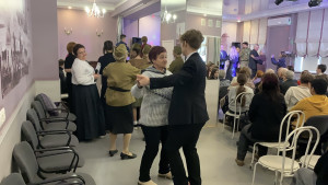 Молодёжка Народного фронта проводила в регионах акцию «Случайный вальс». Это уже знакомый жителям страны танцевальный флешмоб.