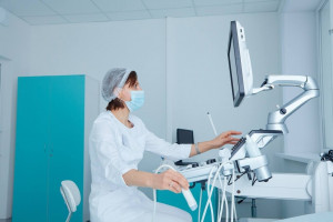 За год в таких региональных подразделениях при поликлиниках и больницах было диагностировано более 3700 злокачественных новообразований.