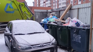 Неправильная парковка приводит к срыву графика вывоза ТКО и переполнению баков. Штрафы для физических лиц - до 5000 рублей, для юридических лиц - до 100 000 рублей.