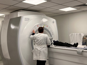 Уже в этом году в медицинские учреждения Самарской области будет поставлено еще пять новых аппаратов МРТ.