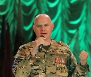 Программа «ЖИВОЕ» - это моноспектакль, составленный из стихов, историй с необычным взглядом на привычное, с юмором, иронией и светлыми воспоминаниями.