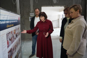 4 февраля первый заместитель главы города Самары Юлия Ашуркова проверила ход капремонта библиотеки № 3.