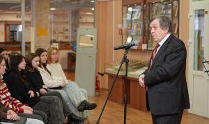 Скульптуры Массимо Гьотти, книги о Самарском крае и народном единстве в СОУНБ.