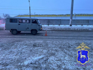 В Самаре УАЗ наехал на пешехода, упавшего на проезжей части