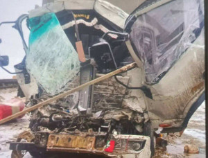 В результате ДТП пострадал водитель одного из большегрузов, он госпитализирован.