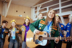 В начале февраля на базе отдыха «Спутник» Нижегородской области прошел слёт с обучающим комплексом для молодых авторов и исполнителей «Мерцающие Звёзды», на котором собрались более 80 участников со всего Приволжского Федерального округа. 