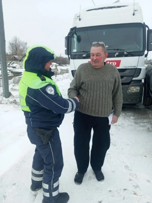 Мужчина следовал из Республики Мордовия в Оренбургскую область. Во время остановки водитель вышел из автомобиля, оставив ключи в замке зажигания.