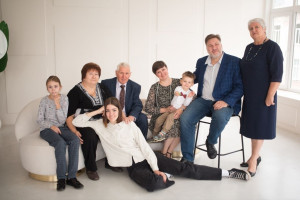 Династия моей семьи началась с бабушки. Она была мудрой женщиной и направила одного сына в инженеры, а другого — в медицинские работники.