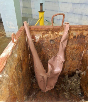 Сотрудники «РКС-Самара» нашли часть манекена в канализации