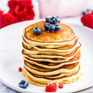 Диетолог назвала способ сделать блины менее калорийными