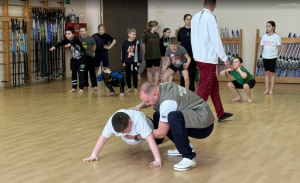 «Тренер» в действии: в Елховке мастера спорта и ветераны СВО дали старт тренировкам по тхэквондо.