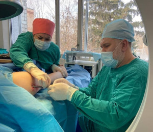 Специалисты Самарской областной детской клинической больницы имени Н.Н.Ивановой впервые выполнили операцию по имплантации инновационного медицинского устройства — ортопедического электрета.