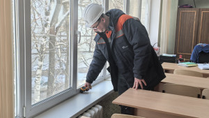 Сотрудники тепловой инспекции Самарского филиала «ЭнергосбыТ Плюс» приняли участие в выездном совещании, на котором рассматривалось теплоснабжение школы № 78 Промышленного района.