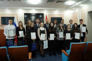 Работы участников конкурса SamInter-2025 продемонстрировали глубокую погруженность студентов в глобальные внешнеэкономические процессы.