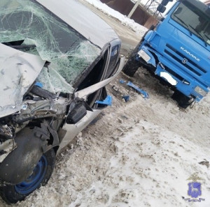 В Тольятти Лада врезалась в КАМАЗ