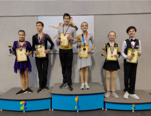 В течение трех дней в спорткомплексе «Орбита» проходил второй этап Кубка Самарской области и областные соревнования «Серебряный лед» по фигурному катанию на коньках.