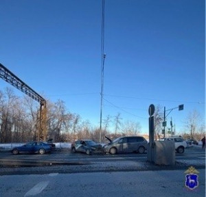 В Красноглинском районе Самары столкнулись три машины, есть пострадавший