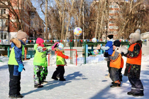 Зимние занятия на мини-футбольных полях проходят в детских садах Самары
