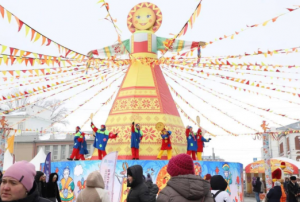 Кроме того, в периметре площади Куйбышева разместят 60 емкостей для сбора мусора: 30 стандартных контейнеров объемом 1,3 кубометра и столько же более компактных баков.