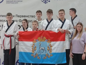 46 спортсменов из Чувашии, Татарстана, Пермского края и Самарской области соревновались в трех возрастных категориях: 12-14, 15-17, 18 лет и старше в индивидуальных дисциплинах, смешанных двойках, мужских и женских двойках и тройках.