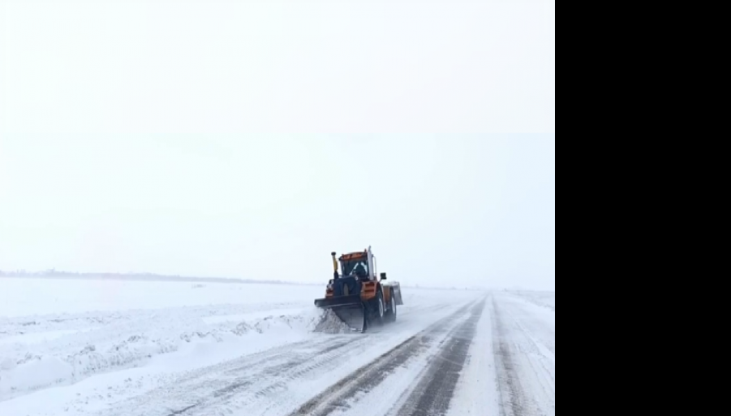 Более 400 единиц техники задействовано на дорогах региона из‑за снегопада