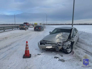 23 февраля 19-летний водитель автомобиля ВАЗ-21121 на а/д «Обход Тольятти» не выбрал безопасную дистанцию и столкнулся с автомобилем Kia Sorento,