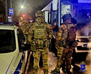 В Самаре в кафе полиция с ОМОНом накрыла нелегалов, задержала наркопотребителей и нашла пьяного подростка