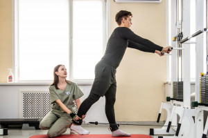 В СамГМУ разрабатывают программу для цифрового контроля реабилитации ног после травм и операций.