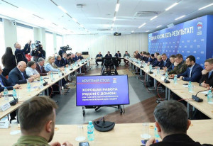 В рамках первого окружного отчётно-программного форума партии «Единая Россия» "Есть результат!" в Екатеринбурге состоялся круглый стол "Хорошая работа рядом с домом: как сделать промышленность привлекательной для людей", посвящённый решению ключевого кадр