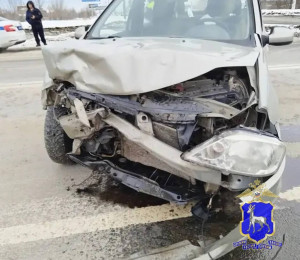 В Самаре 20-летний водитель пострадал в ДТП, а с ним пассажирка другой машины