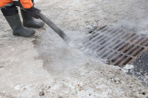 Суммарно в Самаре на сегодняшний день отработано уже порядка 500 ливневых колодцев. Всего в плане – 1499 дождеприемных решеток в местах потенциального подтопления.