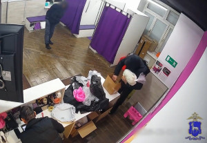 В Самарской области задержали подозреваемых в краже из пункта выдачи заказов