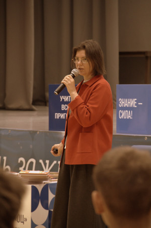 В школе № 1 Волжского района состоялась вдохновляющая встреча с главным тренером и методологом онлайн-школы Нины Зверевой – Светланой Иконниковой.