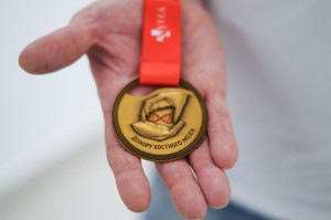 На Самарской станции переливания крови прошла встреча донора костного мозга Рамиля Сафурова с жителем Мурманской области Павлом Волковым, который переболел лейкозом. 