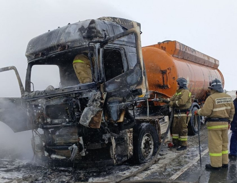 В Камышлинском районе на трассе М-5 «Урал» в пути следование загорелся большегруз