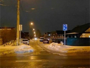 В Тольятти мужчина шел через дорогу около перехода и попал под машину