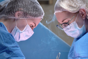 В Клиниках СамГМУ выполнили сложную операцию подростку с тяжелым заболеванием тазобедренного сустава