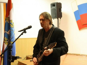 Праздник в ГУ МЧС СО завершился приятным сюрпризом — для женщин прозвучали песни известных авторов.