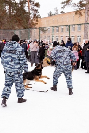 В этом году игра «Зарница», ставшая в Тольятти уже традиционной, прошла для ребят на базе детского лагеря.