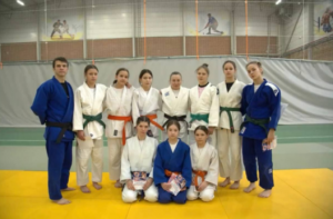 Занятие для юных сызранцев провела двухкратная чемпионка Европы, участница Олимпийских игр Дарья Курбонмамадова.