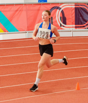 В легкоатлетическом манеже в Тольятти состоялись соревнования по легкой атлетике в помещении в рамках областной универсиады среди команд образовательных организаций высшего образования.