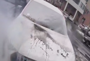 Провод задел кроссовер Haval — металл буквально проплавило. Предварительно, небольшое возгорание началось под капотом, в районе двигателя.