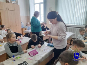 В Самарской области полицейские со школьниками подготовили подарки для мам к 8 марта