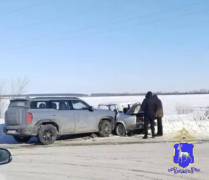 70-летний водитель в Тольятти врезался в иномарку, пострадали женщина и ребенок