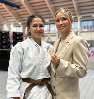 По результатам Первенства России по дзюдо среди юношей и девушек до 18 лет самарские спортсмены Анна Мадьянова и Кирилл Меркулов завоевали серебро и бронзу в своих весовых категориях.